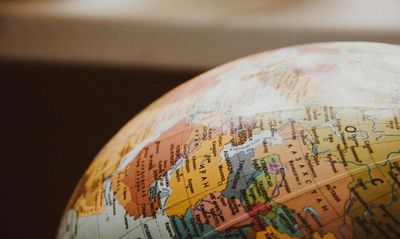 How to Choose the Right Destination to Study Abroad: Insights from Recent Trends