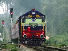 RRB Recruitment 2018: रेलवे परीक्षार्थियों की सुविधा के लिए चला रहा है 8 ट्रेनें और 2 स्पेशल ट्रेने