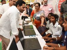 #FeesReimbursement आंध्र प्रदेश में 'जगनान्ना विद्या दीवेना योजन' शुरू, 12 लाख छात्रों को मिलेगा लाभ