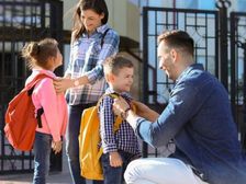 Coronavirus Effect: एक साल तक बच्चों को स्कूल भेजने के तैयार नहीं अभिभावक, पढ़िए रिपोर्ट