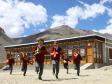 Ladakh School Reopen News: कारगिल में 1 सितंबर से खुलेंगे स्कूल, गाइडलाइन्स जारी