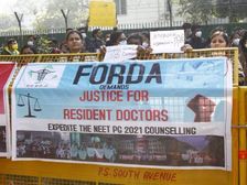 NEET PG Counselling 2021 Latest News नीट पीजी काउंसलिंग में होगी देरी, डॉक्टर्स की हड़ताल जारी