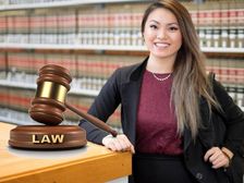 Career In Law: लीगल स्पेशलाइजेशन में चुनिए फैशन लॉ, ब्राइट है करियर