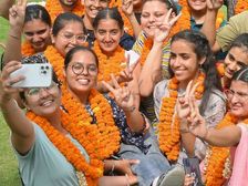 CBSE 12th Topper 2022 List: सीबीएसई 12वीं रिजल्ट में किया युवाक्षी और तान्या ने टॉप, देखें लिस्ट