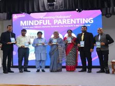 किरण बेदी और सीबीएसई डायरेक्टर विश्वजीतसाहा ने किया माइंडफुलपेरेंटिंग पुस्तक का लोकार्पण