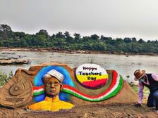 Teachers Day 2022: डॉ सर्वपल्ली राधाकृष्णन द्वारा लिखित सर्वश्रेष्ठ पुस्तकें