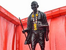 Gandhi Jayanti 2022 Messages: 153वीं गांधी जयंती पर शेयर करें ये टॉप 10 मैसेज