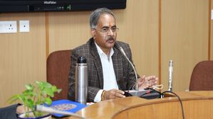 NCERT निदेशक ने मुगल इतिहात हटाए जाने वाली खबर को बताया झूठ, कहा नहीं किया गया सिलेबस में कोई बदलाव