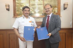 सुरक्षित सामुद्रिक संचार के लिए भारतीय नौसेना ने रमन अनुसंधान संस्थान के साथ किया समझौता