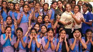 UP Board 2023 - सभी जिलों के हाईस्कूल, इंटर के टॉपर छात्रों की पूरी सूची, एकदम अलग अंदाज़ में