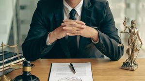 एडवोकेट जनरल ऑफ स्टेट कौन होता है? जानिए उनके कार्य, अधिकार, योग्यता और नियुक्ति प्रक्रिया के बारे में