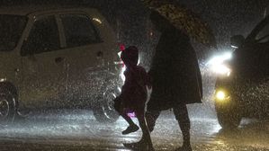 मुंबई में भारी बारिश का अलर्ट जारी, 20 जुलाई को सभी सरकारी और प्राइवेट स्कूल रहेंगे बंद