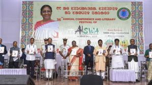 राष्ट्रपति द्रौपदी मुर्मु ने कुलियाना में एकलव्य मॉडल आवासीय विद्यालय का उद्घाटन किया