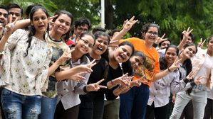 CBSE Board Result 2024: सीबीएसई बोर्ड 10वीं, 12वीं में लड़कियों ने मारी बाजी, जानिए कौनसा स्कूल रहा टॉप पर