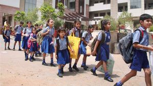 Jharkhand Schools Timing: झारखंड में 13 मई से कक्षाएं फिर से शुरू, सरकार ने स्कूलों खोलने की दी अनुमति 