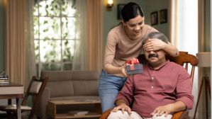 Father's Day 2024: पिता का प्यार, पिता की दुआ, पिता का संघर्ष: फादर्स डे पर करें इन खास शायरी से पापा को विश