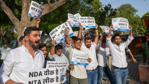 NEET-UG Scam 2024: एनटीए के खिलाफ जंतर-मंतर पर हुआ प्रदर्शन, दो दर्जन से अधिक छात्रों को लिया गया हिरासत में..