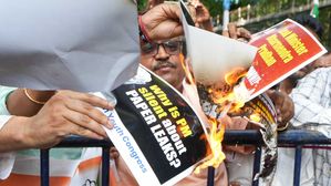 NEET पर विरोध जारी, 1565 में से 813 ही परीक्षार्थी आये परीक्षा देने 