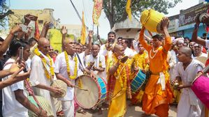 आषाढ़ पूर्णिमा को क्यों कहा जाता है गुरु पूर्णिमा और व्यास पूर्णिमा? जानिए इस बात का रहस्य