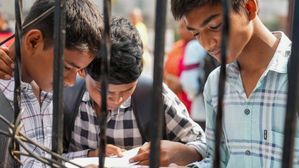 सीबीएसई ने द्विवार्षिक बोर्ड परीक्षाओं के आयोजन में चुनौतियों से संबंधित रिपोर्ट को किया खारिज 