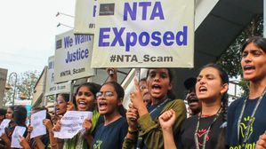 NEET UG 2024 SC Hearing: सुप्रीम कोर्ट में नीट पेपर लीक मामले की सुनवाई आज भी जारी रहेगी, देखें अपडेट 