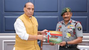 Birthday Special: कितने पढ़े हुए हैं राजनाथ सिंह? जानिए उनकी शिक्षा और राजनीतिक सफर के बारे में