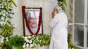 केशुभाई पटेल की जयंती पर जानिए उनकी शिक्षा, उपलब्धियों और राजनीतिक करियर के बारे में