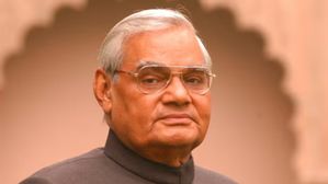 संयुक्त राष्ट्र महासभा में पहली बार हिंदी में किसने भाषण दिया?