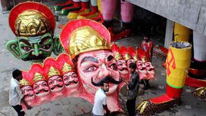 Happy Dussehra Shayari 2024: दशहरा पर शेयर करें टॉप 25 दो लाइन शायरी संदेश, जो बना देंगे इस पर्व को और खास