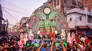 Vijayadashami 2024: विजयादशमी पर शेयर करें अपनों के साथ शुभकामना संदेश, दें रावण दहन की बधाई