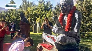 Gandhi Jayanti Shayari 2024: 2 लाइन की शायरी से दें राष्ट्रपिता महात्मा गांधी को श्रद्धांजलि