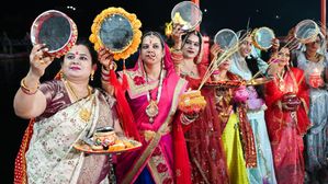 Happy Karva Chauth Wishes 2024: करवाचौथ पर भेजें अपनी खूबसूरत पत्नी को प्यार भरा मैसेज