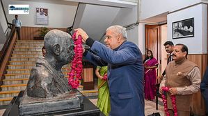 National Unity Day Quotes 2024: सरदार पटेल की जयंती पर शेयर करें राष्ट्रीय एकता दिवस के लिए फेसम कोट्स