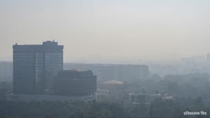 Bangalore Weather: कोहरे में ढका बेंगलुरु फिर बना हिल स्टेशन, दिन में सामान्य रात में बढ़ी ठंड
