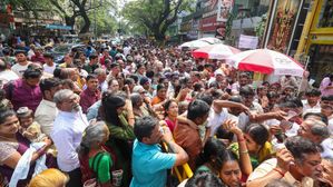 Tirupati Stampede: तिरुपति मंदिर में हुई भगदड़, छह लोगों की गई जान, जानिए क्यों हुई मंदिर में भगदड़