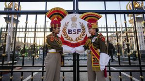 BSF Admit Card 2025: बीएसएफ हेड कांस्टेबल-एएसआई स्टेनो हॉल टिकट कब जारी होंगे? अपडेट यहां देखें