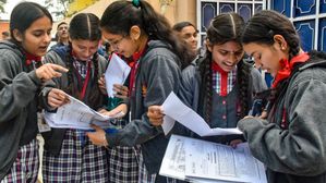 CBSE Class 10 Exam 2025: सीबीएसई 10वीं मैथ्स परीक्षा आज, लास्ट मिनट टिप्स देख लें यहां