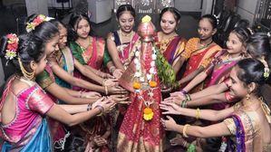 Gudi Padwa 2025: गुड़ी पड़वा पर अपनों को भेजें ये शुभकामना संदेश, शेयर करें व्हाट्सअप स्टेटस पर