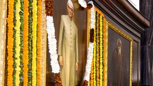 DEATH ANNIVERSARY: कितने पढ़ें- लिखे थे मोरारजी देसाई? जानिए उनकी एजुकेशन और राजनैतिक करियर के बारे में