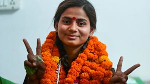 UP Board Result 2025: प्रयागराज से महक ने किया टॉप, प्रयागराज के हाईस्कूल इंटर के टॉपर्स लिस्ट