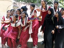 ப்ளஸ் டூ தேர்வு முடிஞ்சுபோச்சு.... உயிரியல் கஷ்டமாம்!!