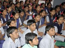 என்னது, நாங்க சத்துணவு சமைக்கணுமா? அதெல்லாம் முடியாதுங்க! - ஆசிரியர்கள் எதிர்ப்பு