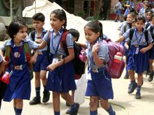 ஜூன் 1-ம் தேதி பள்ளி திறப்பு... 10, +2 மாணவர்களுக்கு முன்கூட்டியே பாடப் புத்தகங்கள்!