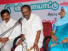 இளைஞர்கள் படித்துவிட்டு இந்தியாவிலேயே வேலை பார்க்க வேண்டும்...: நெல்லை கண்ணன் அட்வைஸ்