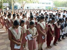 'இந்த க்ரூப் வேணாம்...' - 100 சதவீத ரிசல்டுக்காக மாணவர்களைத் தவறாக வழிநடத்தும் பள்ளிகள்!