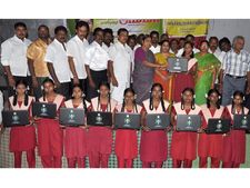 தமிழக மாணவர்கள் கல்வி பெற இதுவரை 22 லட்சம் மாணவர்களுக்கு மடிக்கணினி விநியோகம்!