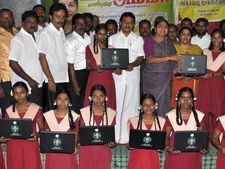 வரும் டிசம்பருக்குள் 10 லட்சம் அரசுப் பள்ளி மாணவர்களுக்கு இலவச மடிக்கணினி