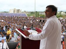 கலிங்கா இன்ஸ்டிடியூட்டின் வியத்தகு கல்வி சேவை: உ.பி. முதல்வர் அகிலேஷ் பாராட்டு