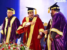 கடல்சார் பல்கலைக்கழக பட்டமளிப்பு விழாவில் நிதின் கட்கரி!!