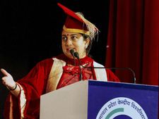 கல்வித்துறையில் முறைகேடுகளை தடுக்க புதிய மசோதா: ஸ்மிருதி இரானி